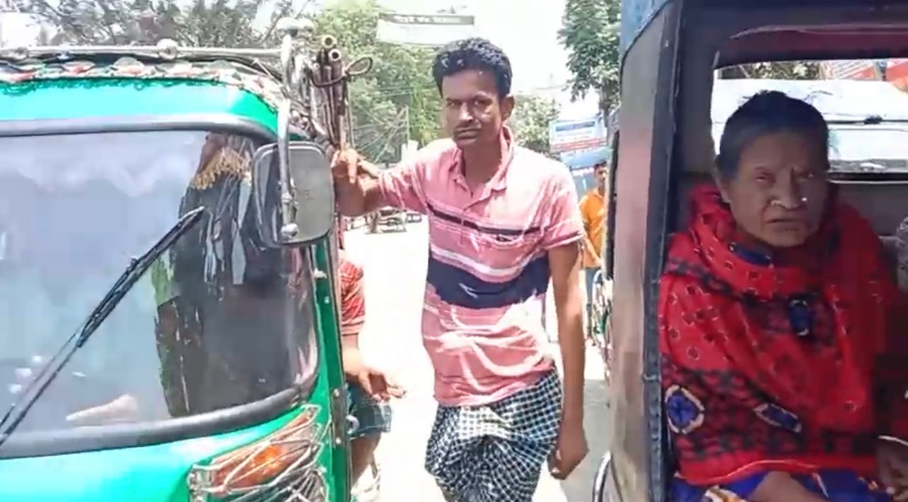 রৌমারীতে সিএনজি স্ট্যান্ডে চাঁদাবাজি, প্রতিপক্ষের মারধরে আহত ১