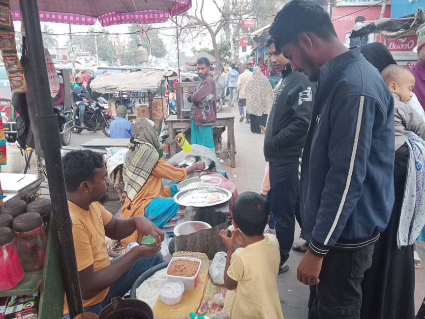 সরগরম পিঠার হাট