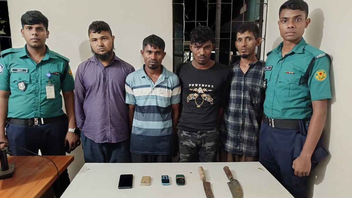 মিরপুরে ডাকাতির প্রস্তুতিকালে দেশীয় অস্ত্রসহ গ্রেফতার ৪