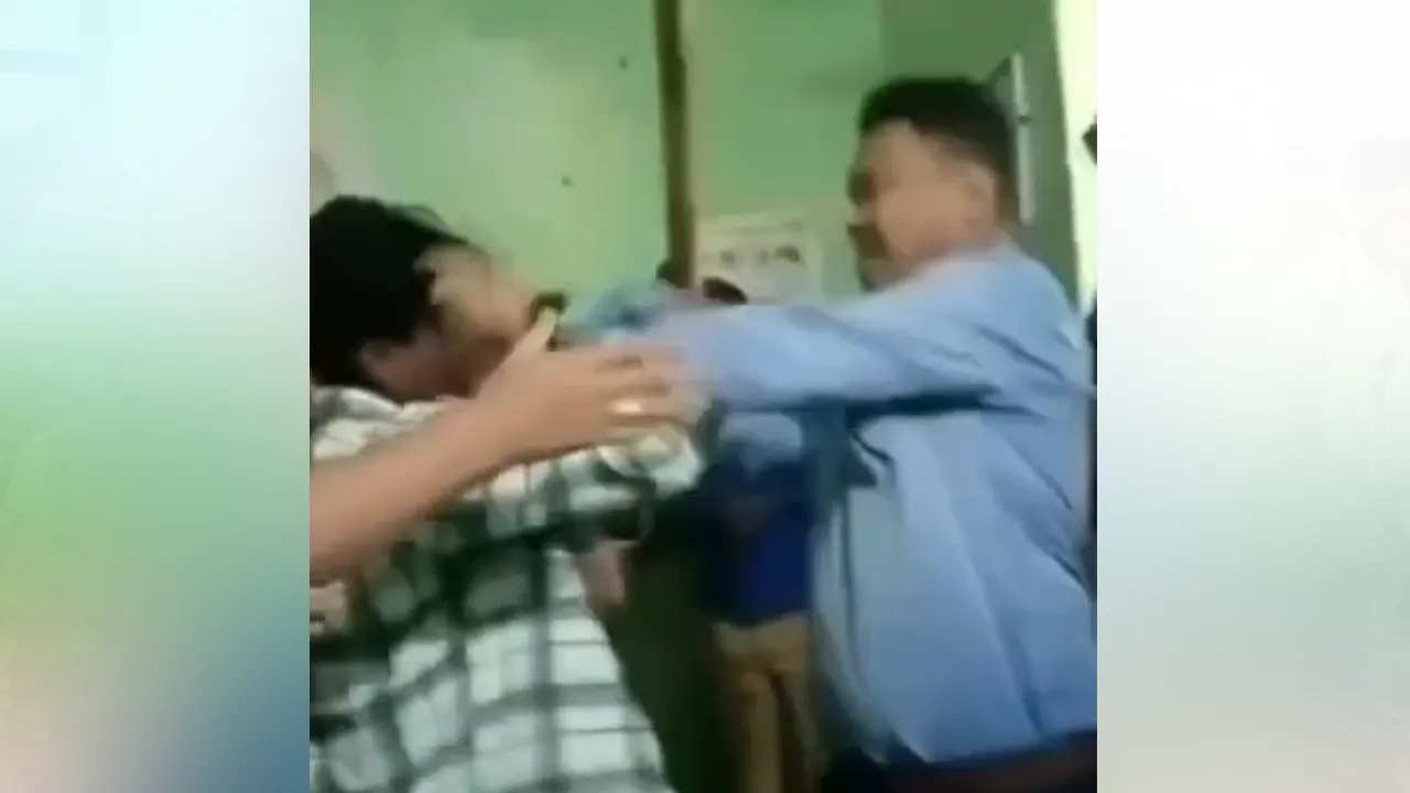 ইউএনওর লাঠিপেটায় দিনমজুর আহত, ভিডিও ভাইরাল