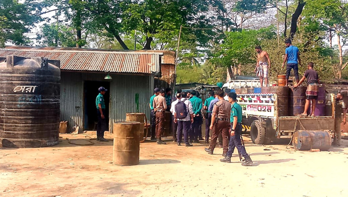 চট্টগ্রামে ৬ হাজার লিটার ডিজেল জব্দ, আটক ২