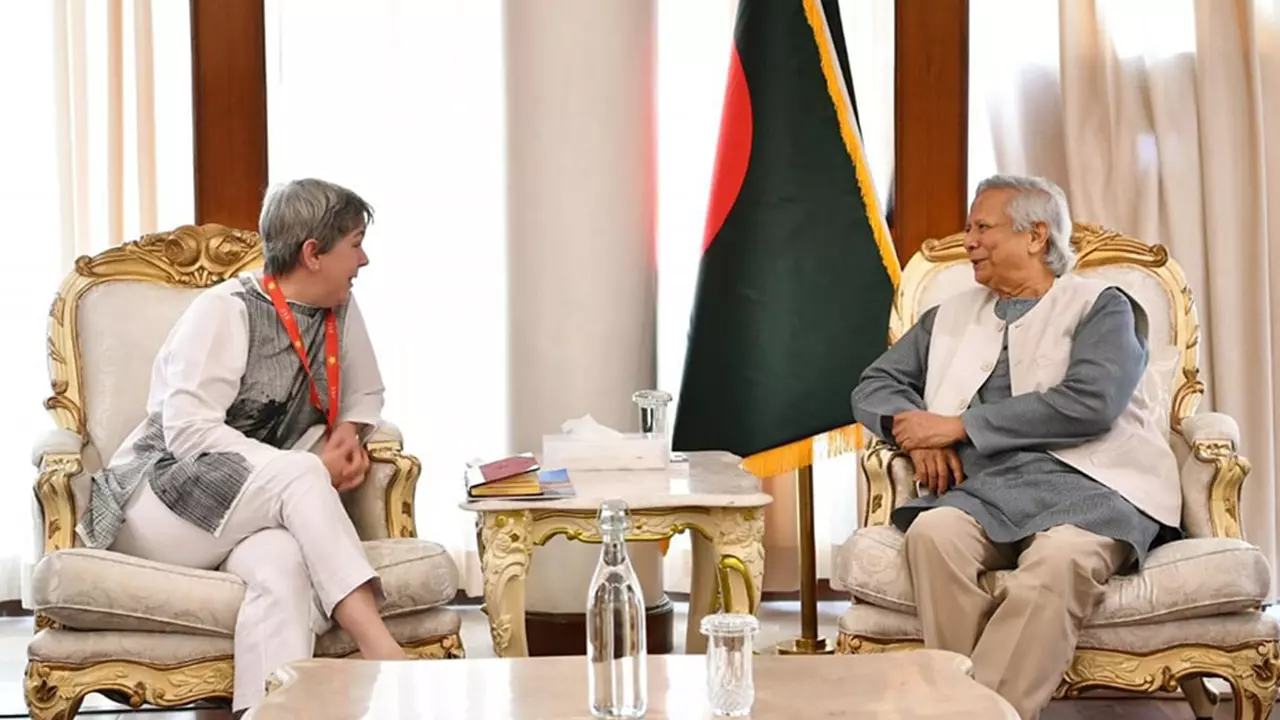 ফেসবুকে অপপ্রচার বন্ধে মেটাকে ব্যবস্থা নিতে বললেন প্রধান উপদেষ্টা