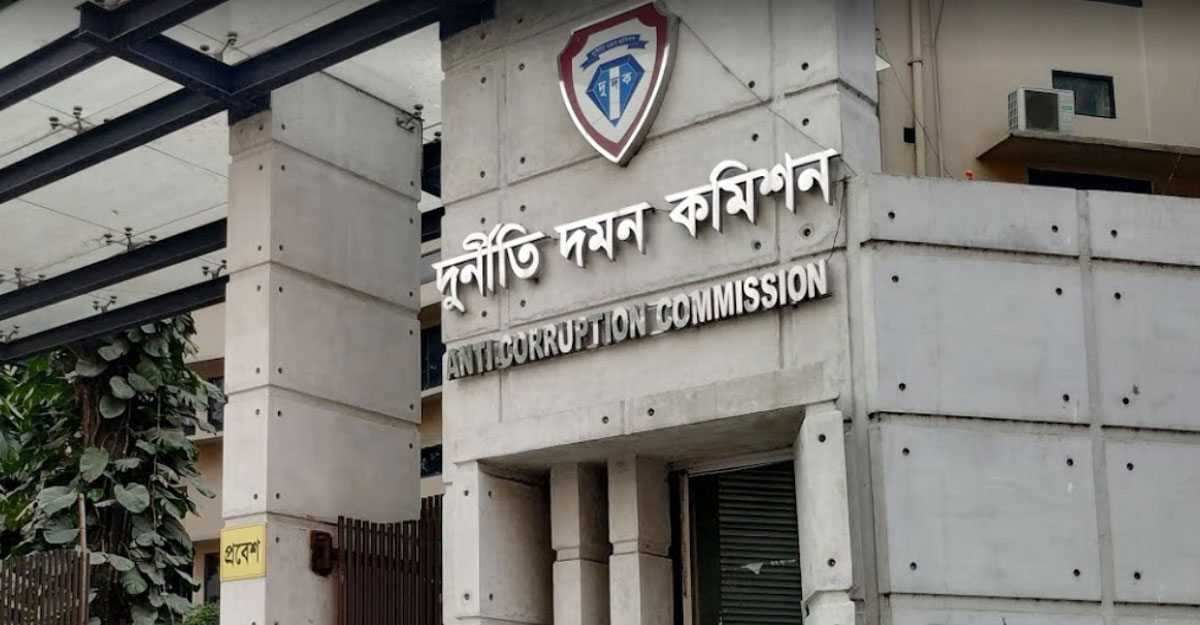 দুই স্ত্রীসহ সিভিল এভিয়েশন কর্মকর্তার নামে দুদকের মামলা