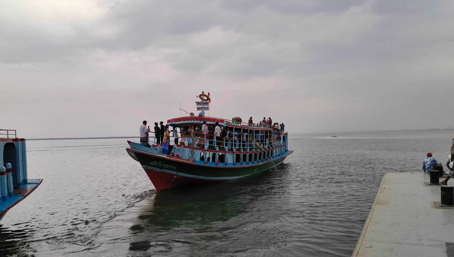 দৌলতদিয়া-পাটুরিয়া লঞ্চ চলাচল বন্ধ
