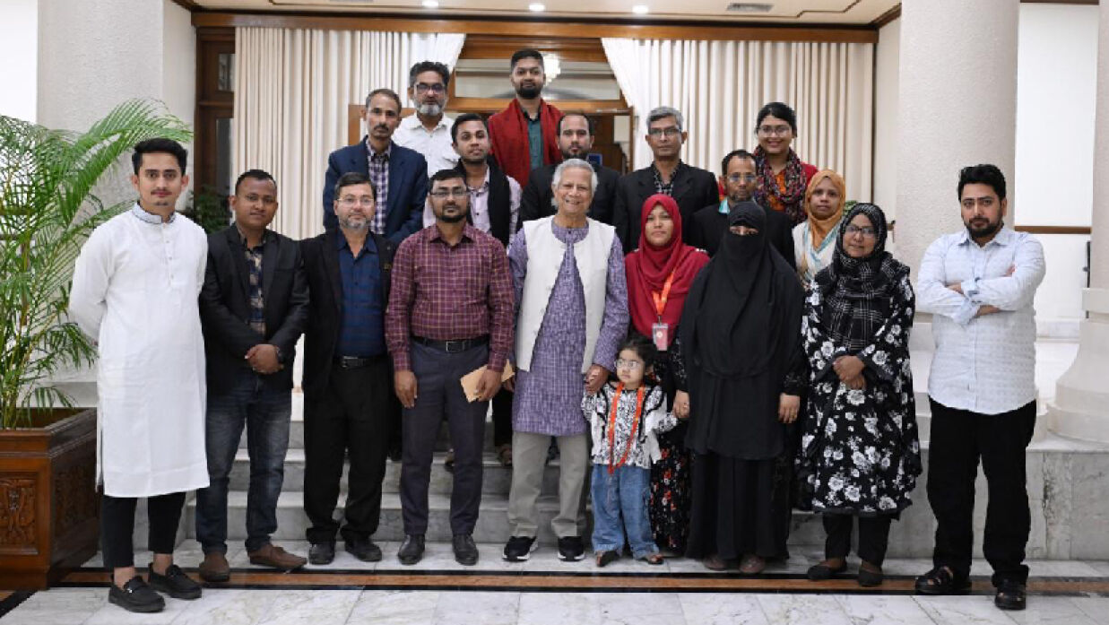 প্রধান উপদেষ্টার সঙ্গে জুলাই শহিদ পরিবারের সাক্ষাৎ