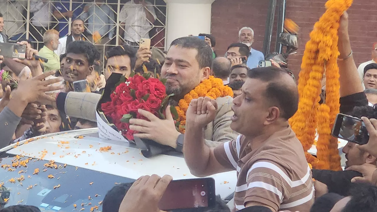 ১০ বছর পর দেশে ফিরলেন বিএনপি নেতা টিপু