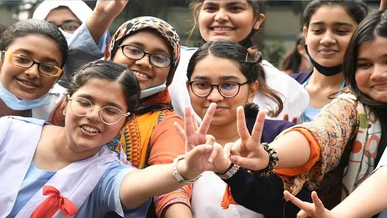যে কারণে জিপিএ-৫ বাড়লেও কমেছে পাসের হার