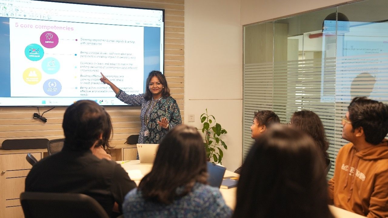 চাকরি থেকে বিরতি নেয়া নারীদের কাজে ফেরাতে ‘ব্রিজ রিটার্নশিপ’