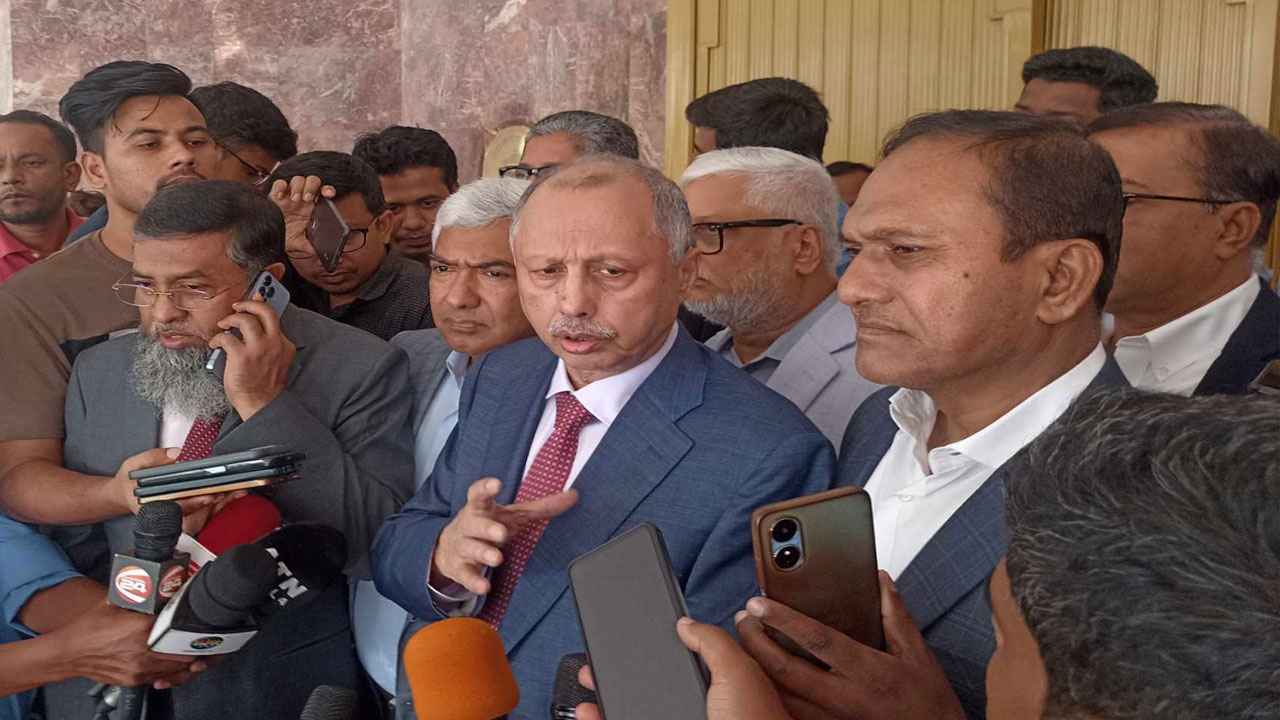 ‘কেন্দ্রীয় ব্যাংকের বারবার নীতি পরিবর্তনে ক্ষতিগ্রস্ত ব্যবসায়ীরা’