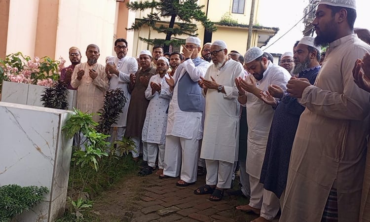 হাটহাজারী মাদ্রাসায় বিএনপির শীর্ষ দুই নেতা, দিলেন সংহতির বার্তা