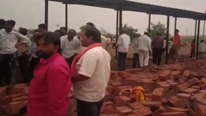 মহারাষ্ট্রে মন্দিরের দেওয়াল ধসে ৬ পুণ্যার্থীর মৃত্যু
