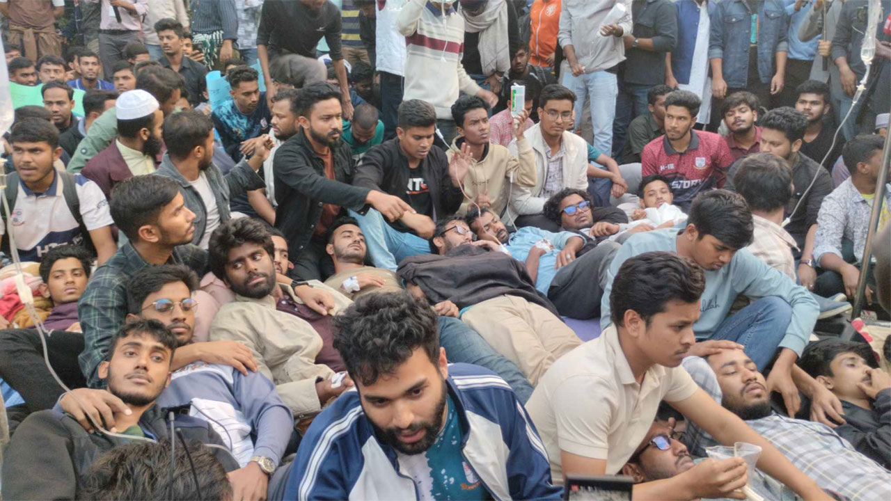অনশন প্রত্যাহার, নতুন কর্মসূচি জবি শিক্ষার্থীদের