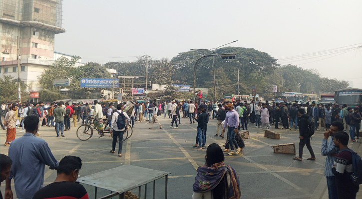 ফের ঢাকার তিন স্থান অবরোধ সাত কলেজ শিক্ষার্থীদের