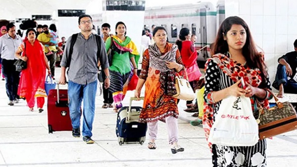 ঈদযাত্রা : স্বাচ্ছন্দ্যে বাড়ি ফিরছে মানুষ, কমেছে ভোগান্তি