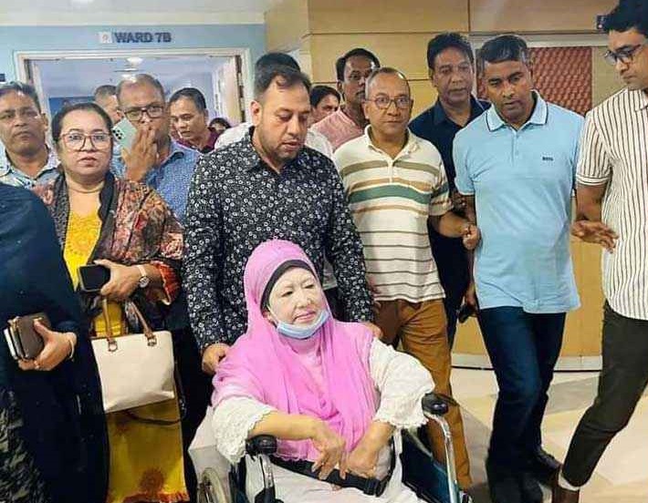 ১০ দিন পর হাসপাতাল ছাড়লেন খালেদা জিয়া