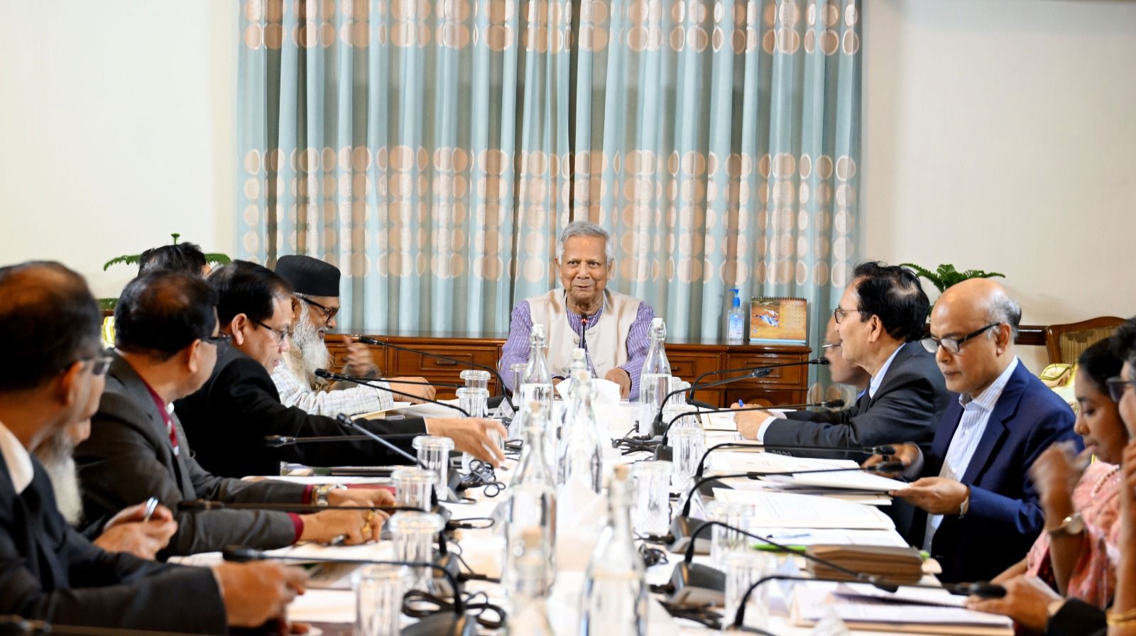 'হজ ম্যানেজমেন্ট সেন্টার’ চালুর নির্দেশ প্রধান উপদেষ্টার