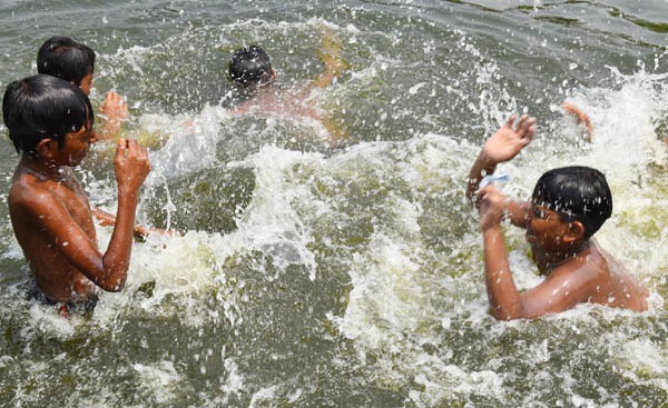 মৌসুমের সর্বোচ্চ তাপমাত্রায় পুড়ছে রাজশাহী, অতিষ্ট জনজীবন