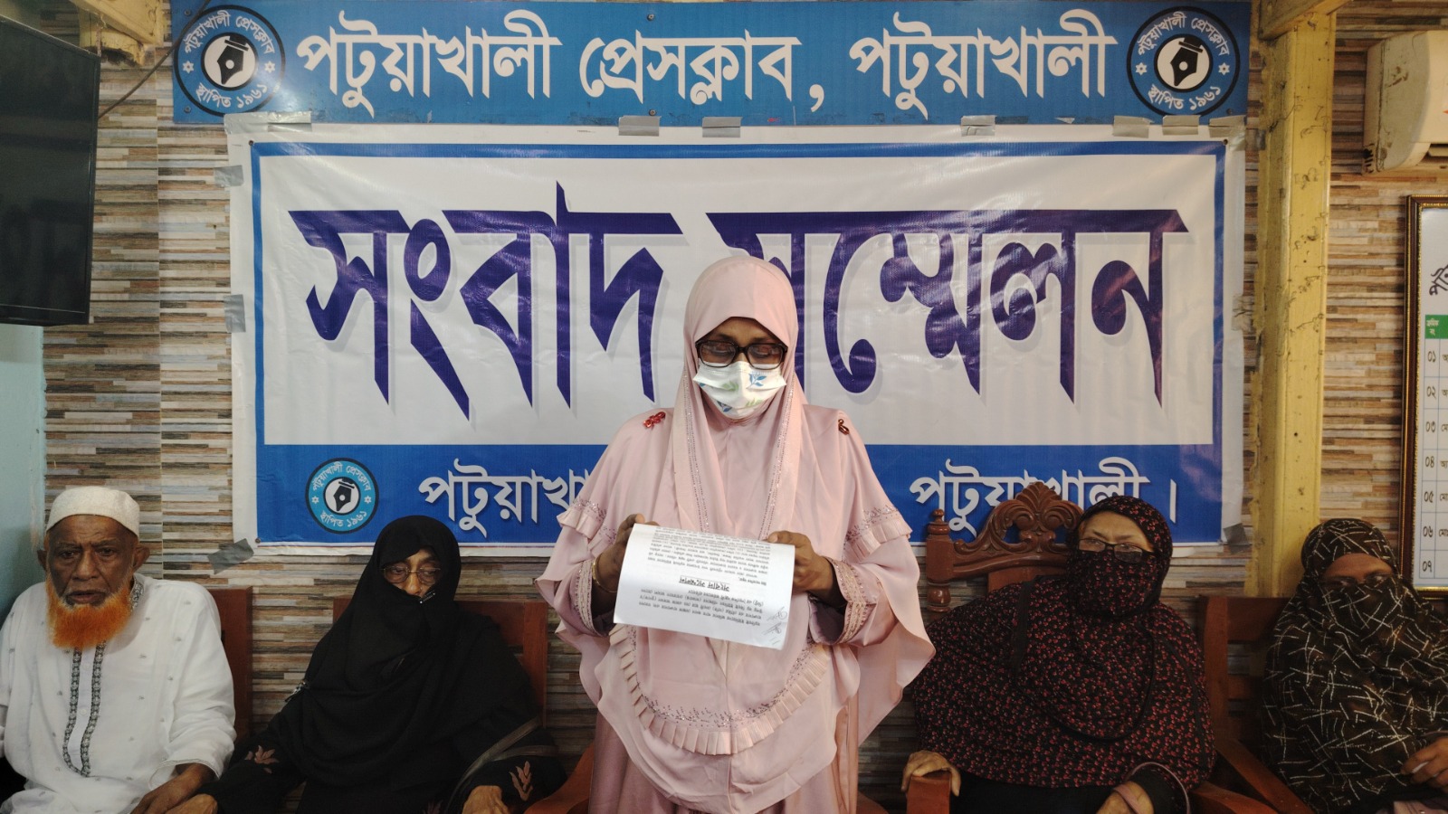 স্কুলছাত্রীকে উত্ত্যক্তের প্রতিবাদ করায় ভাইকে পিটিয়ে জখম, জড়িতদের গ্রেপ্তার দাবি