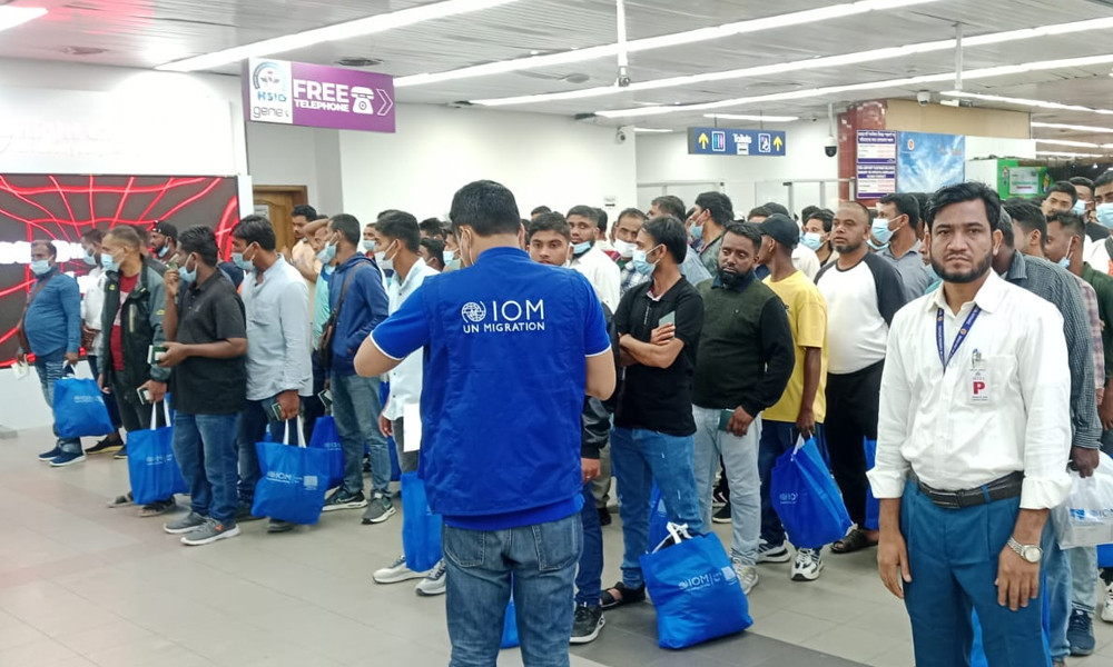 লিবিয়া থেকে ফিরেছেন আরো ১৭৬ বাংলাদেশি