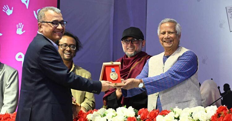 বাংলা একাডেমি সাহিত্য পুরস্কার পেলেন ৭ লেখক