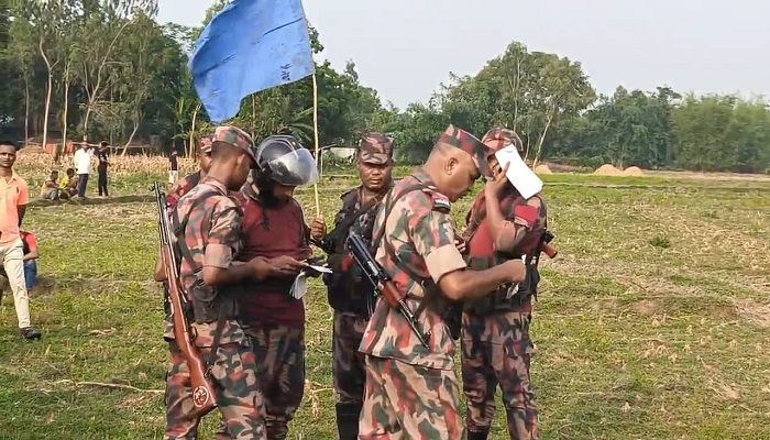 বিএসএফকে রুখে দিল বিজিবি