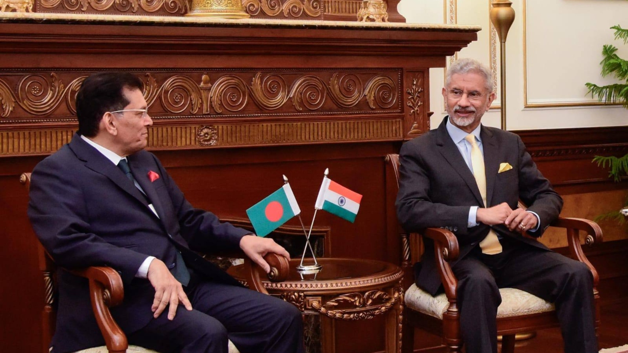 শেখ হাসিনা ও কামালের প্রত্যর্পণ চাইলো বাংলাদেশ