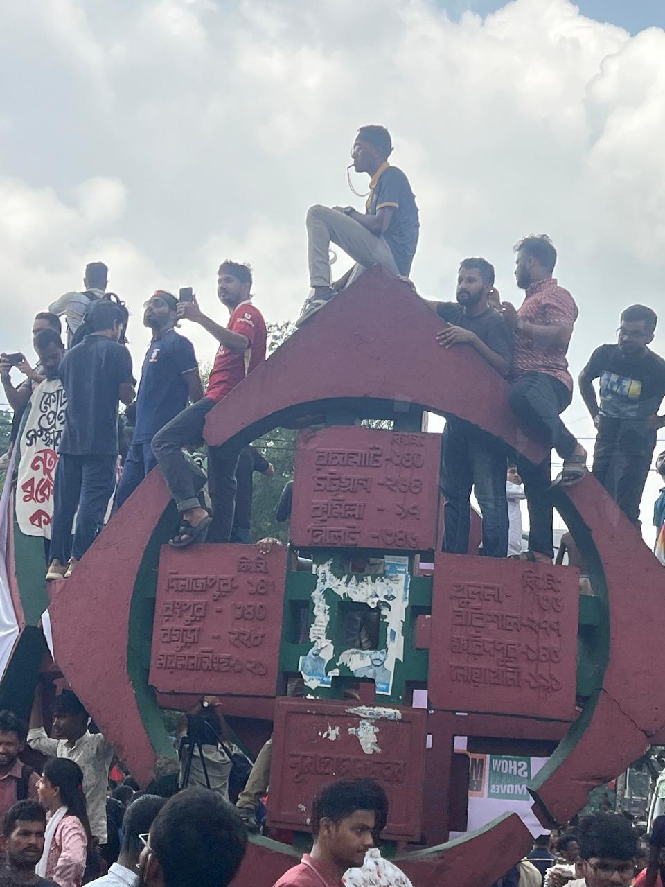 নূর হোসেন দিবসে দুই পক্ষের  কর্মসূচিতে ঢাকায় উত্তেজনা