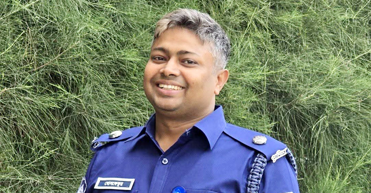 ফেসবুকে এনসিপি নেতাদের নিয়ে ট্রল, পুলিশ কর্মকর্তাকে প্রত্যাহার