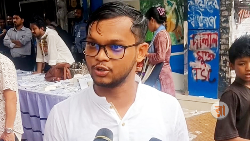 ডাকসুর নির্বাচন কমিশন পক্ষপাতমূলক আচরণ করছে: বাকের