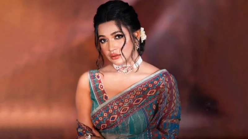 ভেনিস চলচ্চিত্র উৎসবে অভিনেত্রী আজমেরী হক বাঁধন হেনস্তার শিকার
