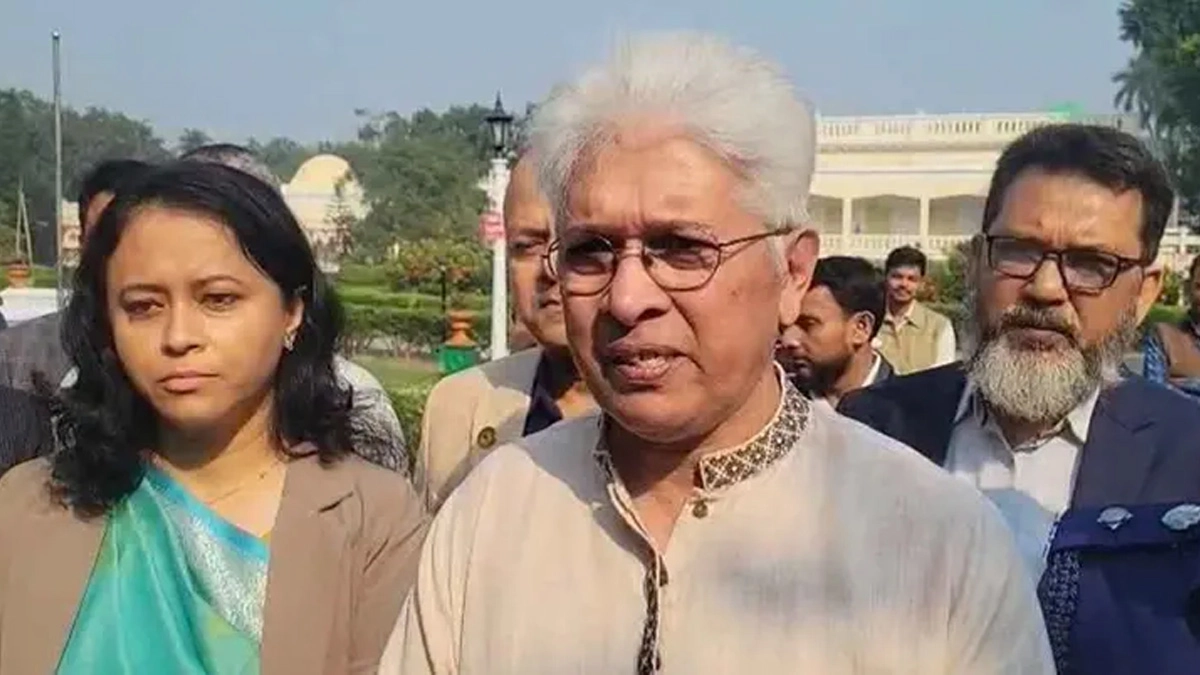 বিদেশ থেকে চিনি আমদানি আপাতত বন্ধ: শিল্প উপদেষ্টা