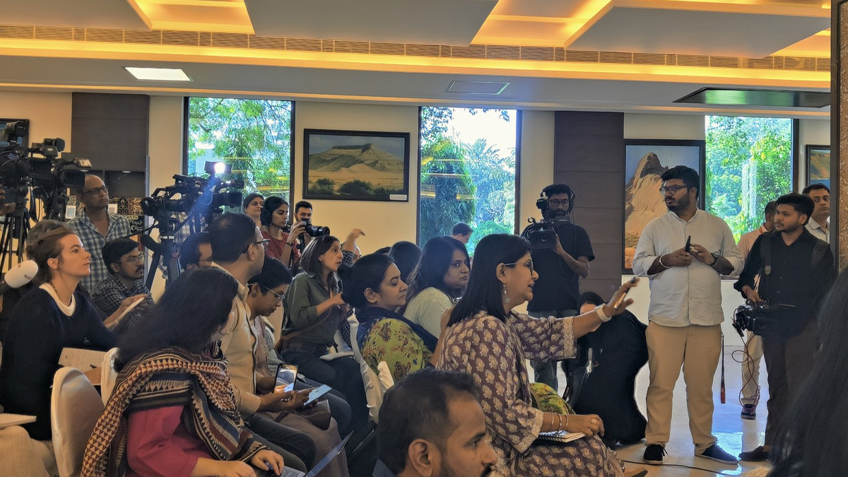 এবারে নারী সাংবাদিকদের রেখেই দিল্লিতে সংবাদ সম্মেলন তালেবান মন্ত্রীর