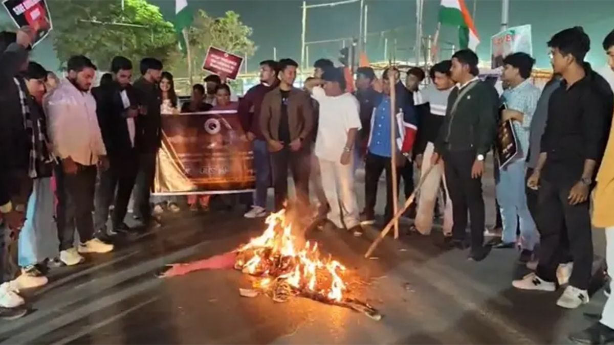 পশ্চিমবঙ্গ-ত্রিপুরায় বাংলাদেশের বিরুদ্ধে বিক্ষোভ অব্যাহত