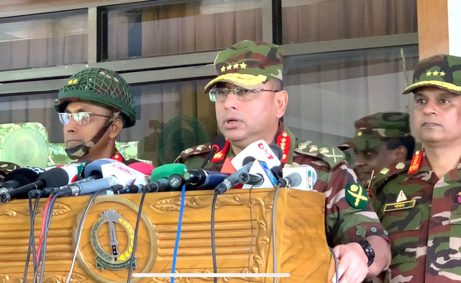 দেশের বর্তমান পরিস্থিতিতে বহির্বিশ্বের কোনো চাপ নেই : সেনাপ্রধান