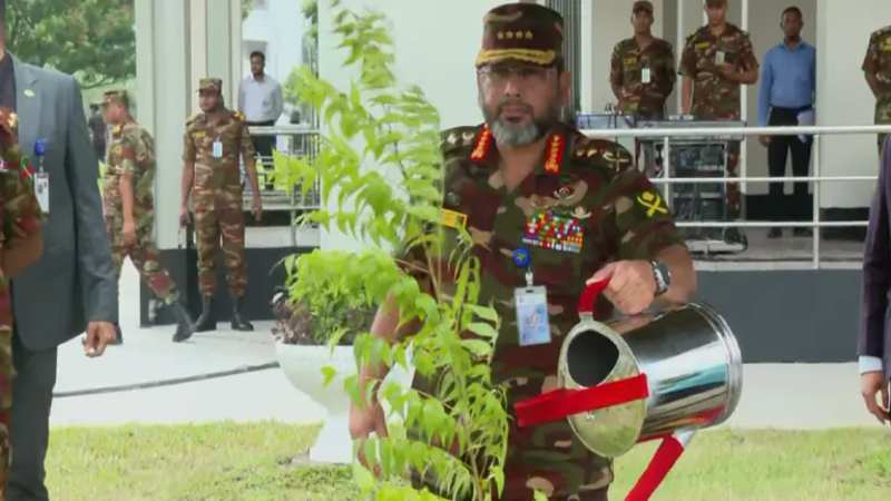 বাংলাদেশ সেনাবাহিনীর বৃক্ষরোপণ অভিযানের উদ্বোধন করলেন সেনাপ্রধান