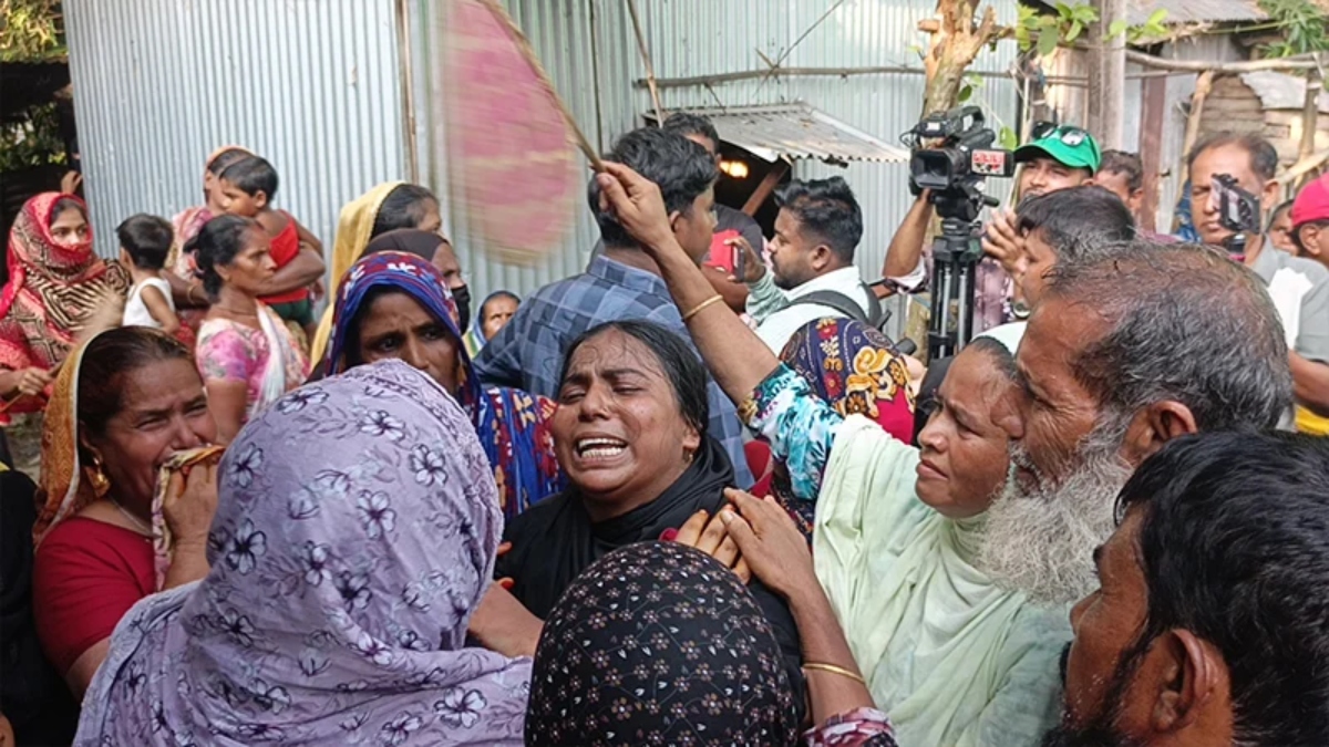 মানিকগঞ্জে একই ঘর থেকে দম্পতি ও শিশুর মরদেহ উদ্ধার