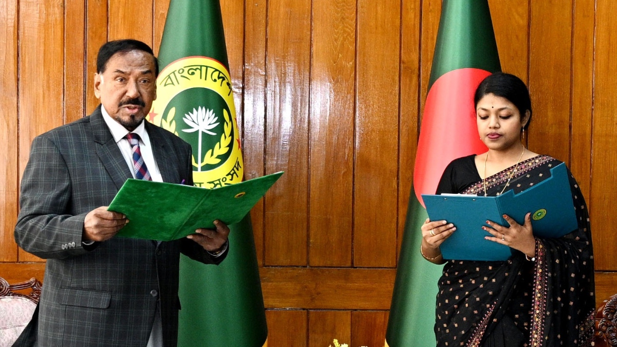 সংরক্ষিত নারী আসনে শপথ নিলেন নুসরাত তাবাসসুম