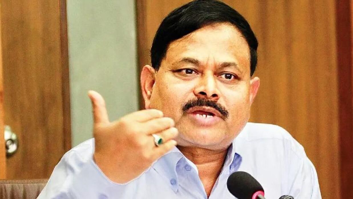 স্ত্রীসহ সাবেক সেনাপ্রধান আজিজের দেশত্যাগে নিষেধাজ্ঞা