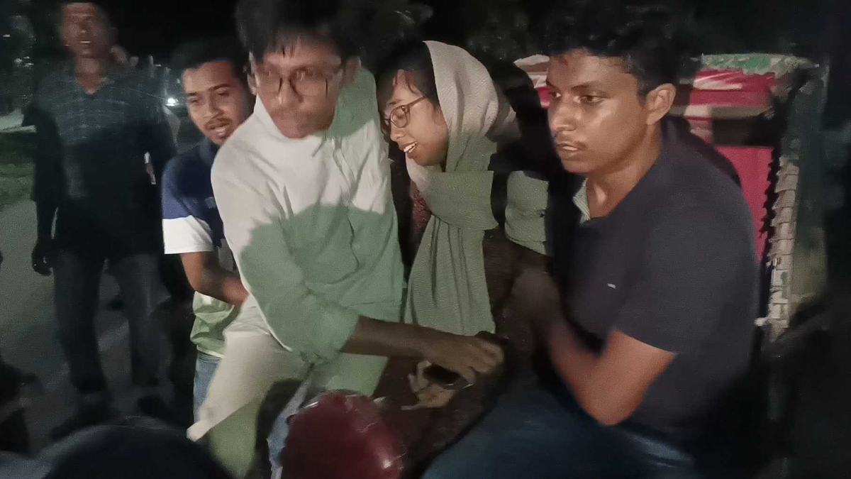 বহিরাগতদের হামলার পর বাকৃবি বন্ধ ঘোষণা