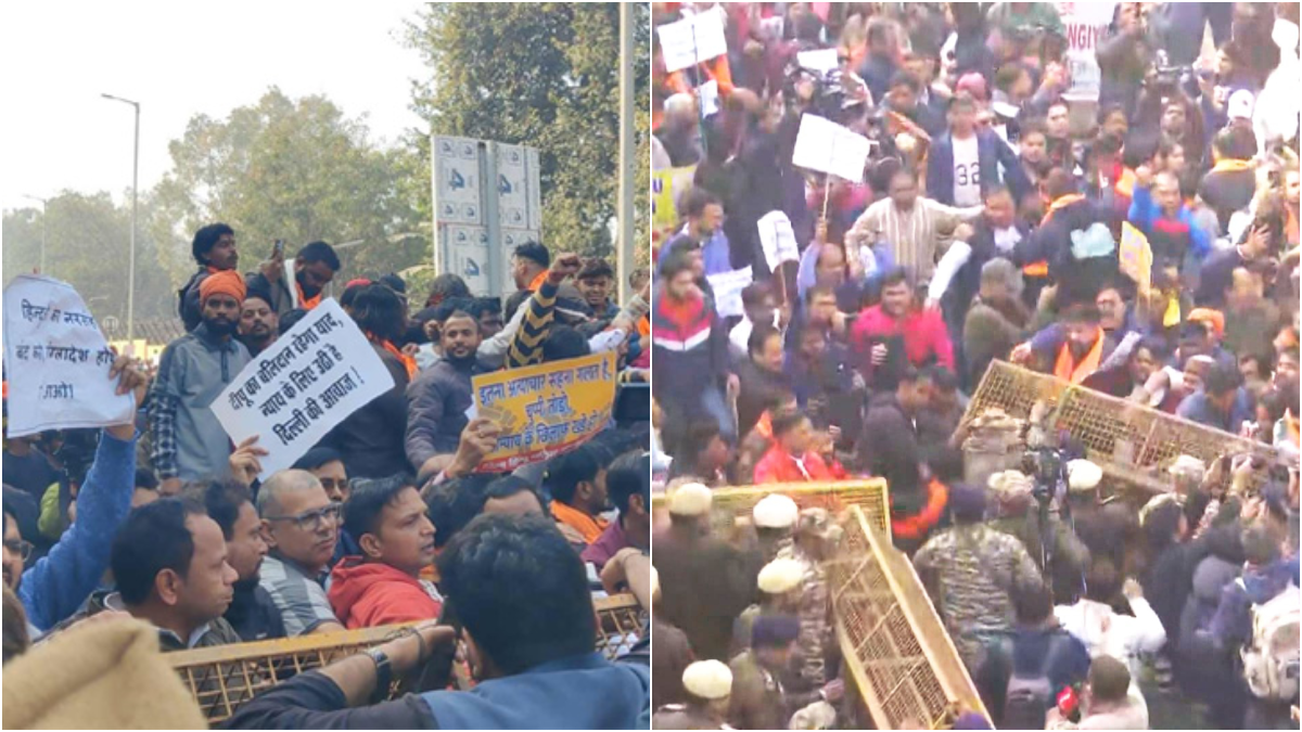 নয়াদিল্লিতে বাংলাদেশ হাইকমিশনের সামনে বিক্ষোভ, ব্যারিকেড ভেঙে প্রবেশের চেষ্টা