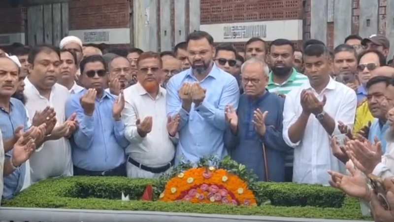 কোকোর জন্মদিন, বনানী কবরস্থানে বিএনপি নেতাকর্মীদের শ্রদ্ধা