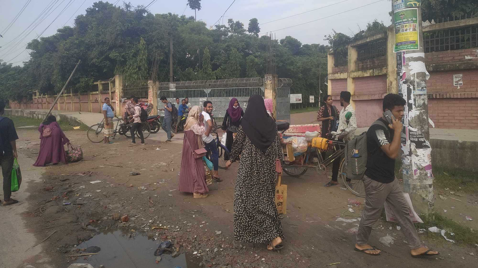 হল ছাড়ছেন বেরোবি শিক্ষার্থীরা