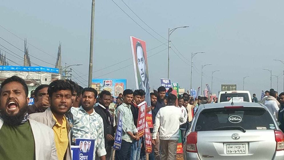 বিএনপির ৩ সংগঠনের লংমার্চের গাড়িবহর এখন ভৈরবে