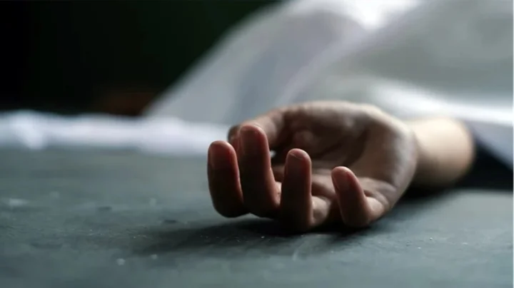 যাত্রাবাড়ীতে কলেজছাত্রীকে কুপিয়ে হত্যা, মা ও ভাই-বোন আহত