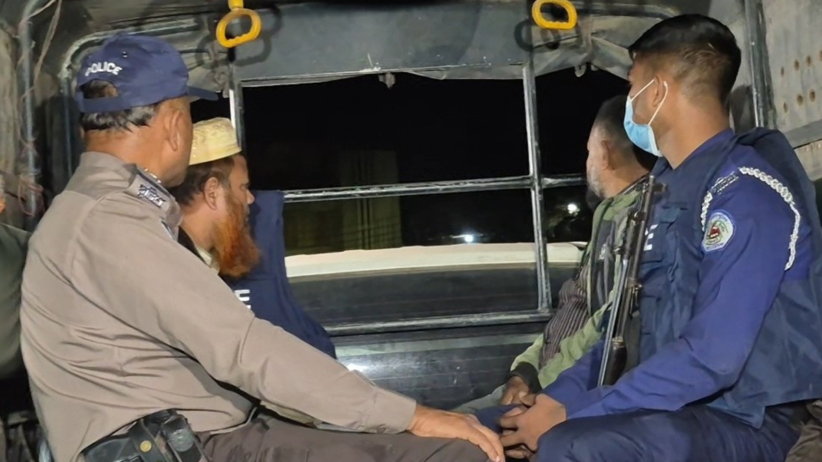 বগুড়ায় নেতাকর্মীদের নিয়ে ভোটকেন্দ্রে অনুপ্রবেশ, জামায়াত নেতা আটক