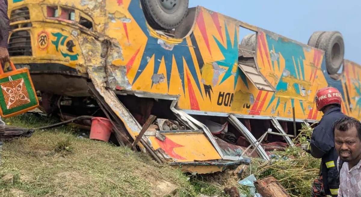 ব্রাহ্মণবাড়িয়ায় বাস খাদে পড়ে নিহত ৪, আহত অন্তত ১০