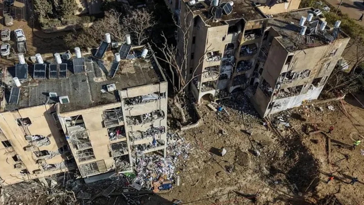 ইরানি ক্ষেপণাস্ত্রে ইসরায়েলের তিন শহরে ব্যাপক ক্ষতি, আহত ২০০