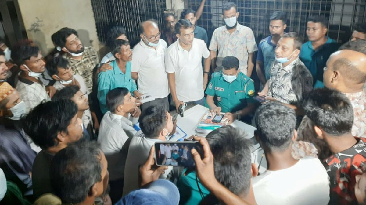 মিরপুরে আগুন: ১৪ মরদেহ হস্তান্তর স্বজনদের কাছে
