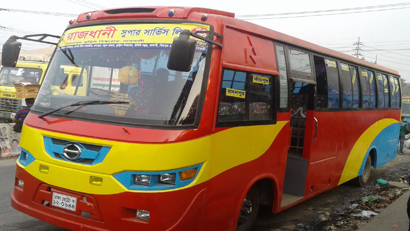 সাভারে চলন্ত বাসে ডাকাতি