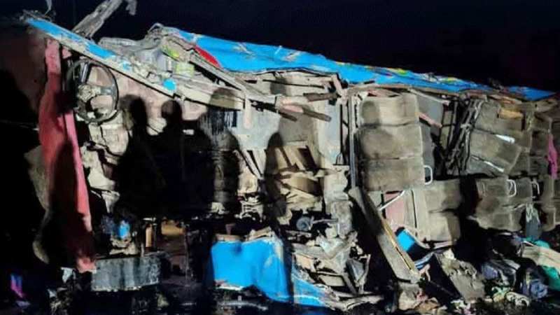 উগান্ডায় শিক্ষা সফর শেষে ফেরার পথে বাস দুর্ঘটনা, ২০ শিক্ষার্থীসহ নিহত ২১
